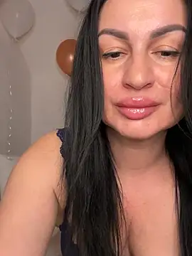 Helena7077 online show from April 2026 11:00:01 PM