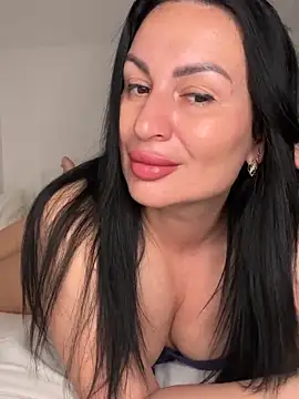 Helena7077 online show from May 2026 10:35:01 PM