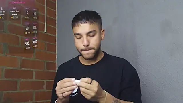 Leandro valenzuela online show from April 2026 04:30:01 AM