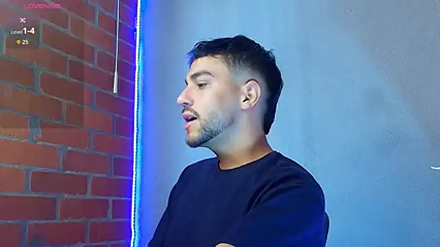 Leandro valenzuela online show from December 2025 06:17:01 PM