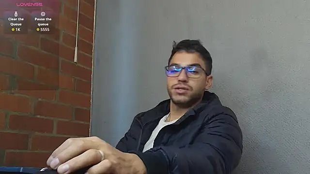 Leandro valenzuela online show from April 2026 01:48:01 PM