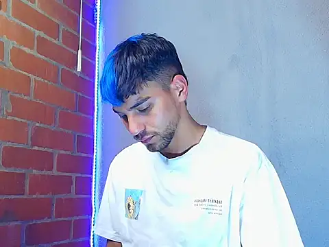 Leandro valenzuela online show from November 2025 09:29:02 PM