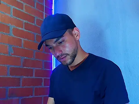 Leandro valenzuela online show from November 2025 06:45:02 PM