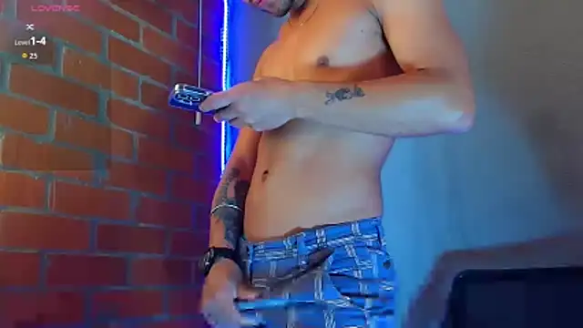 Leandro valenzuela online show from November 2025 03:34:01 PM