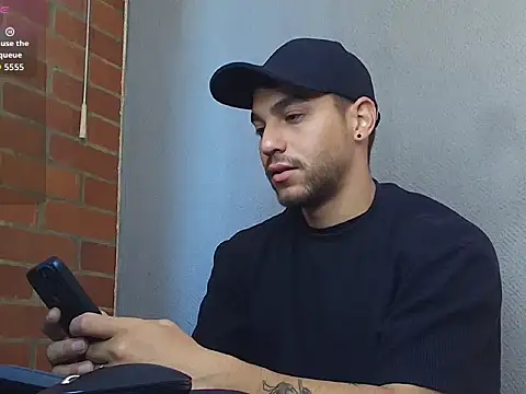 Snapshot of Leandro_valenzuela chatting on April 2026 06:32:02 PM Leandro valenzuela online show from April 2026 06:32:02 PM