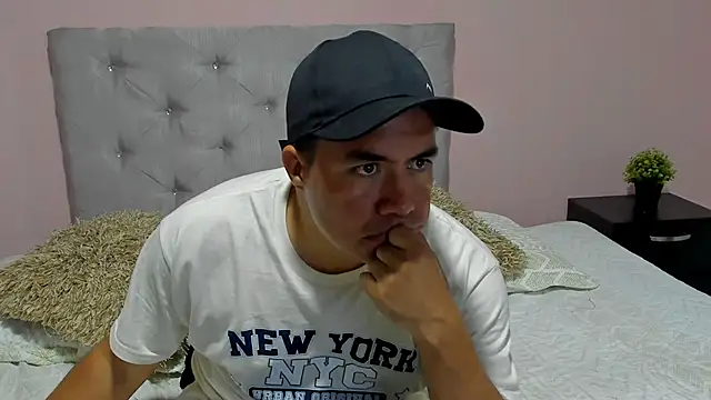 Jhonatan Morales S online show from October 2025 03:30:02 AM