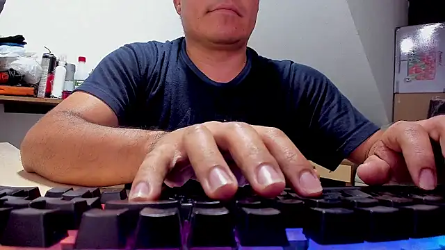 Jhonatan Morales S online show from October 2025 04:14:01 AM