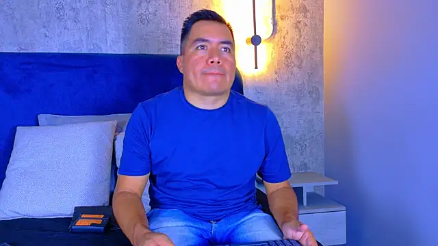 Jhonatan Morales S online show from December 2025 01:43:01 AM