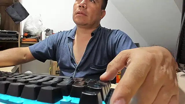 Jhonatan Morales S online show from November 2025 04:00:02 AM