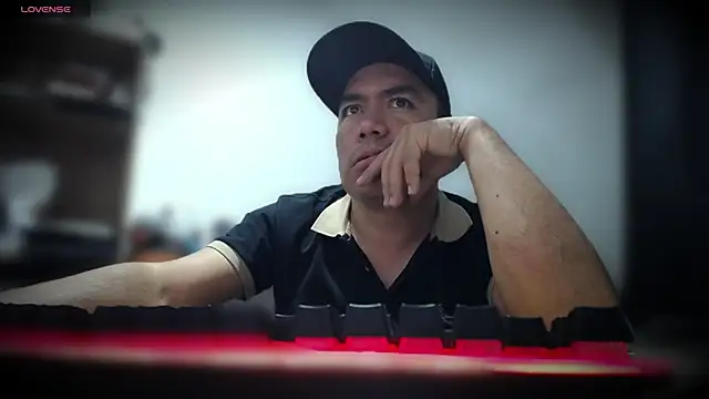 Jhonatan Morales S online show from November 2025 03:06:02 AM