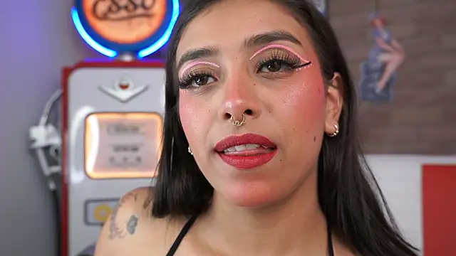 Snapshot of miss_collins chatting on May 2026 06:11:02 PM miss collins online show from May 2026 06:11:02 PM