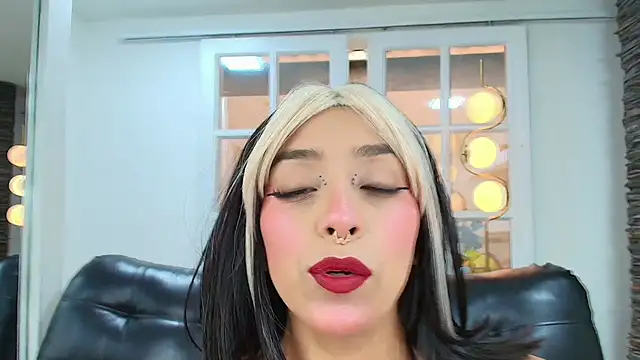 Snapshot of miss_collins chatting on September 2025 06:00:01 PM miss collins online show from September 2025 06:00:01 PM