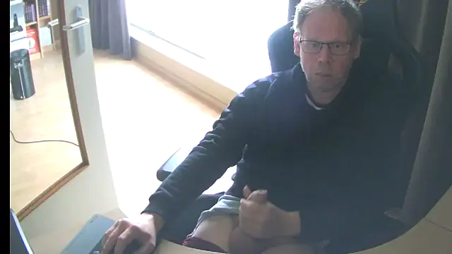 kinkyslet8 online show from April 2026 01:51:01 PM