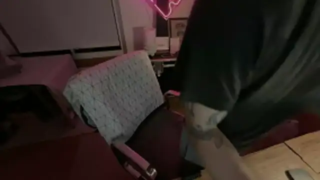 Snapshot of RuffClvb chatting on December 2025 12:31:01 PM RuffClvb online show from December 2025 12:31:01 PM