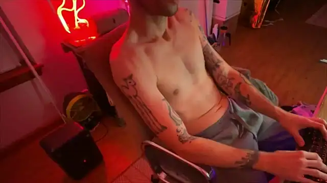 Snapshot of RuffClvb chatting on October 2025 08:06:01 AM RuffClvb online show from October 2025 08:06:01 AM