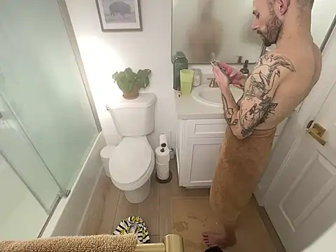 Snapshot of RuffClvb chatting on December 2024 09:00:02 PM RuffClvb online show from December 2024 09:00:02 PM