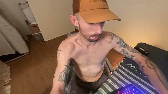 Snapshot of RuffClvb chatting on February 2025 12:49:02 PM RuffClvb online show from February 2025 12:49:02 PM