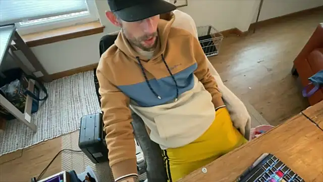 Snapshot of RuffClvb chatting on December 2025 02:48:01 PM RuffClvb online show from December 2025 02:48:01 PM