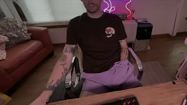 Snapshot of RuffClvb chatting on October 2025 11:38:02 PM RuffClvb online show from October 2025 11:38:02 PM