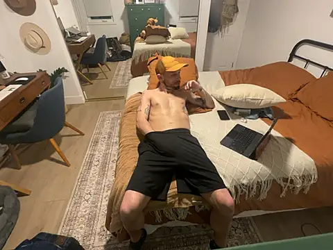 Snapshot of RuffClvb chatting on December 2024 08:00:02 AM RuffClvb online show from December 2024 08:00:02 AM