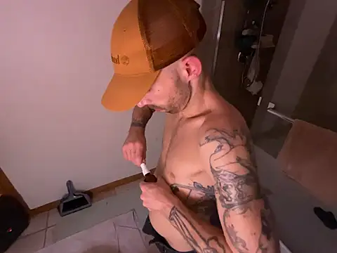 Snapshot of RuffClvb chatting on January 2025 11:28:01 AM RuffClvb online show from January 2025 11:28:01 AM