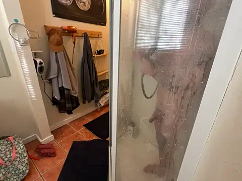 Snapshot of RuffClvb chatting on December 2024 05:48:01 PM RuffClvb online show from December 2024 05:48:01 PM