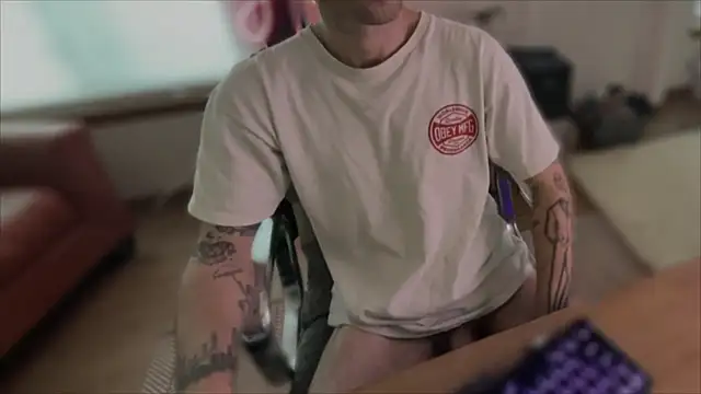 Snapshot of RuffClvb chatting on October 2025 01:56:01 PM RuffClvb online show from October 2025 01:56:01 PM