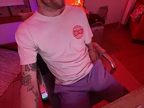 Snapshot of RuffClvb chatting on November 2025 10:08:02 AM RuffClvb online show from November 2025 10:08:02 AM