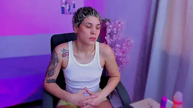 Charlee pink online show from December 2025 05:36:01 PM