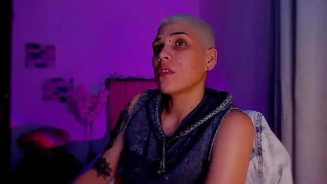 Charlee pink online show from February 2026 04:45:02 AM