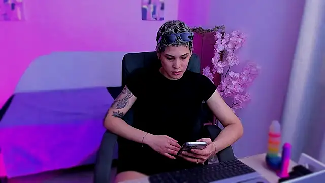 Charlee pink online show from November 2025 04:51:01 PM