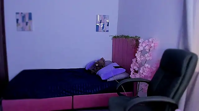 Charlee pink online show from December 2025 03:47:01 PM