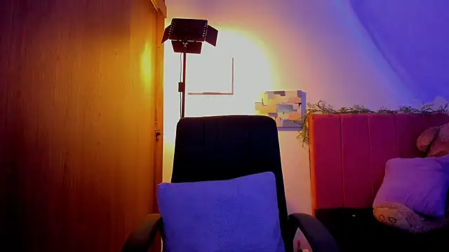 Charlee pink online show from April 2026 06:34:02 PM