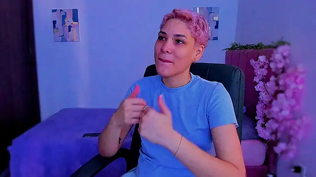 Charlee pink online show from December 2025 07:52:01 PM