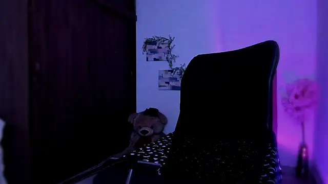 Charlee pink online show from February 2026 04:50:01 PM