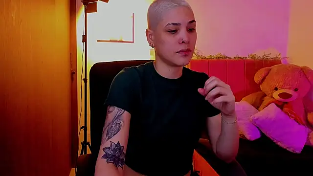 Charlee pink online show from April 2026 06:58:01 PM