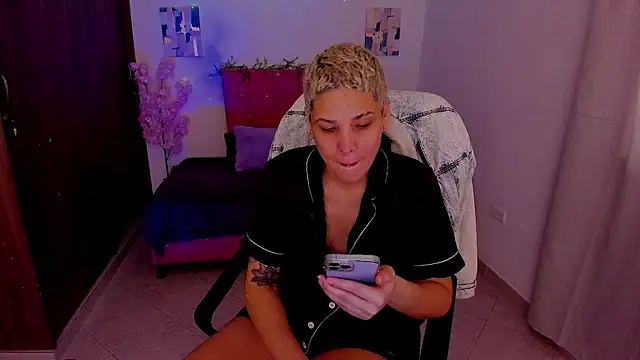 Charlee pink online show from October 2025 03:02:02 PM