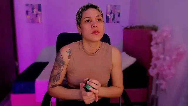 Charlee pink online show from November 2025 05:19:02 PM