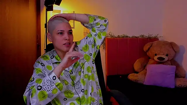 Charlee pink online show from April 2026 01:39:02 PM