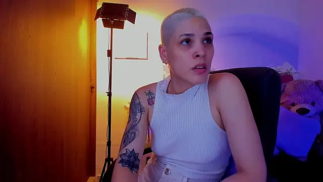 Charlee pink online show from April 2026 10:32:02 PM