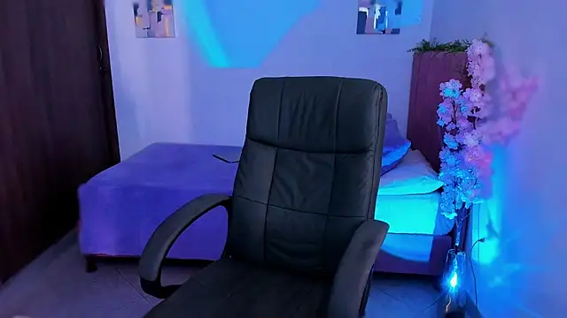 Charlee pink online show from December 2025 05:50:02 PM