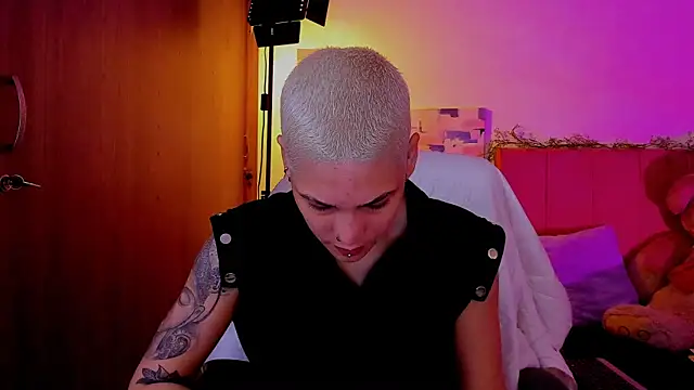 Charlee pink online show from April 2026 05:58:01 PM