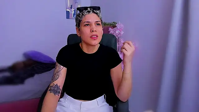 Charlee pink online show from November 2025 08:56:02 PM