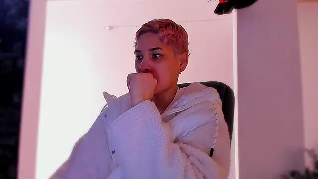 Charlee pink online show from December 2025 04:10:02 PM