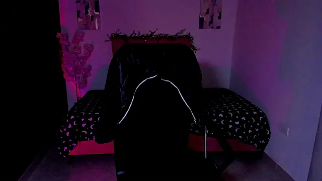 Charlee pink online show from October 2025 12:50:01 PM