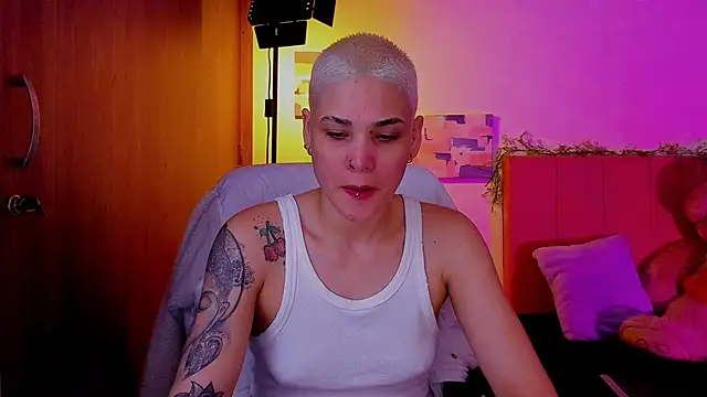 Charlee pink online show from April 2026 12:18:02 PM