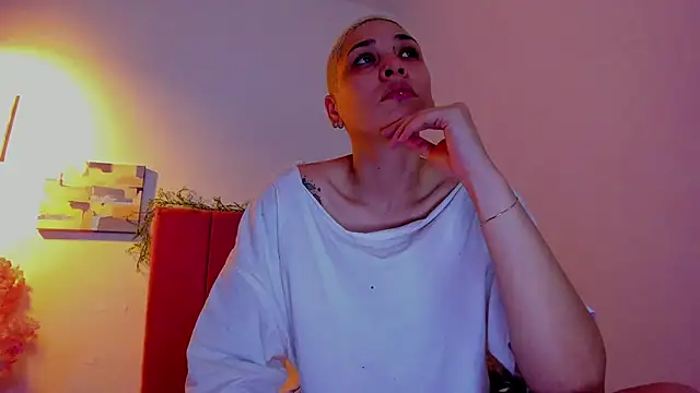 Charlee pink online show from April 2026 04:41:02 PM