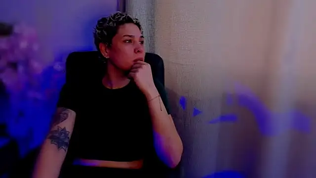 Charlee pink online show from November 2025 06:01:01 PM