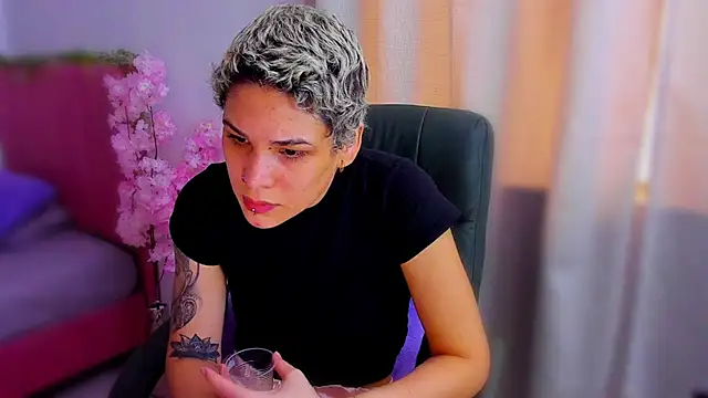 Charlee pink online show from November 2025 03:34:01 PM