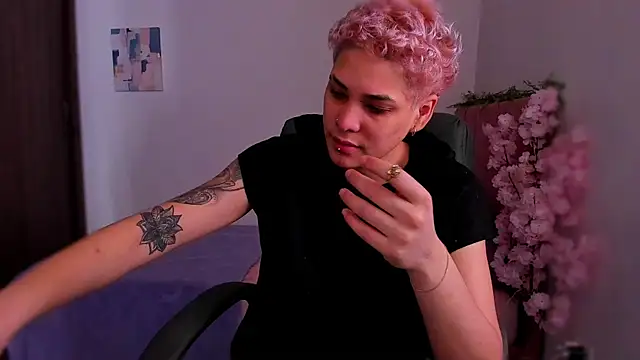 Charlee pink online show from December 2025 05:29:02 PM